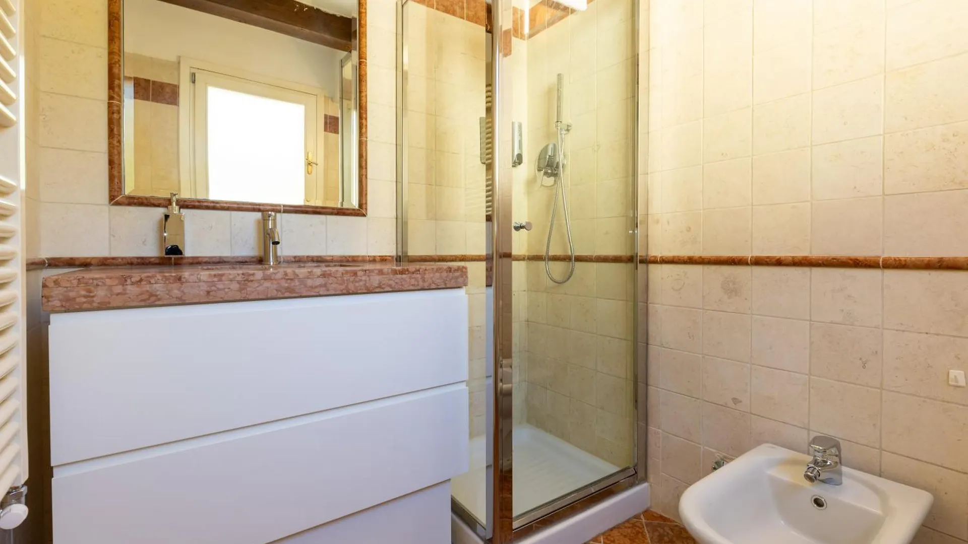 Frassinago Deluxe Suites-Bolognarooms Apartment