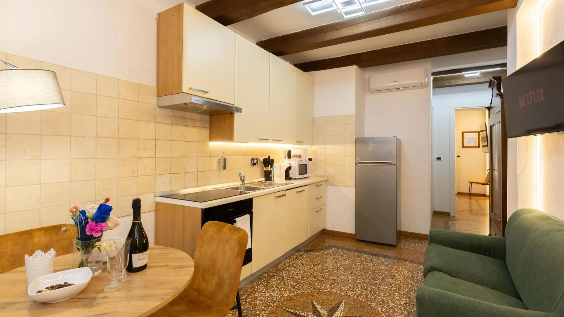 Apartment Frassinago Deluxe Suites-Bolognarooms Italy