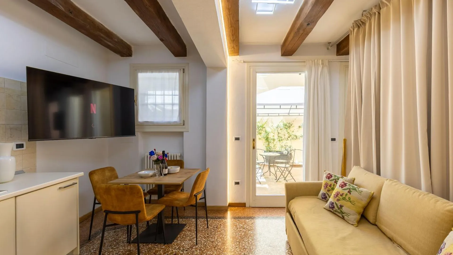 Frassinago Deluxe Suites-Bolognarooms Italy