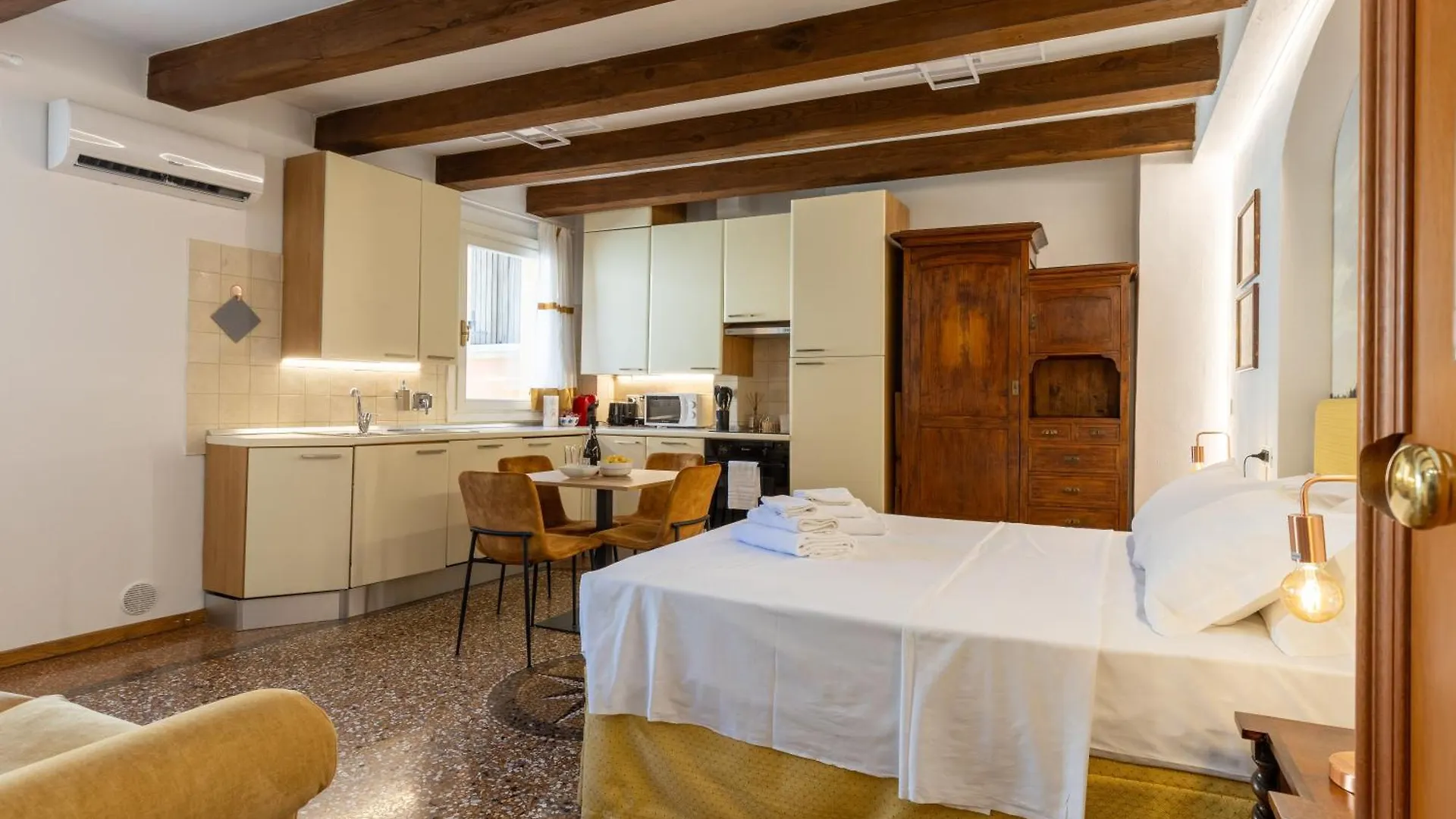 Frassinago Suites-Bolognarooms 0*, Bolonha Itália