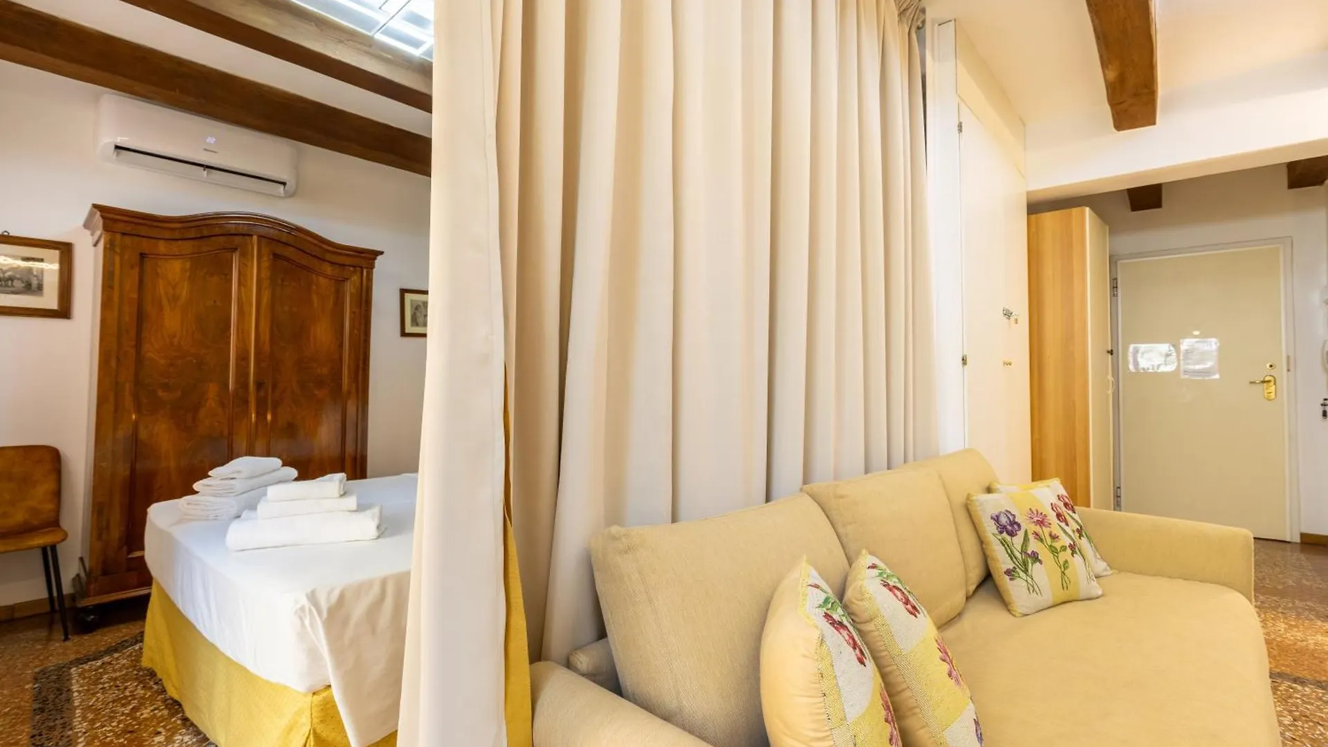 Frassinago Deluxe Suites-Bolognarooms